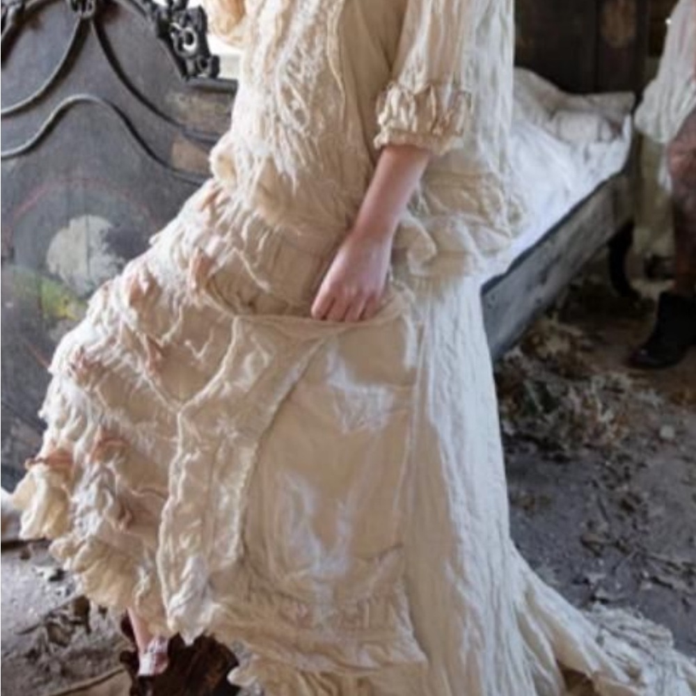 Elegant Cream Ruffled Dress - Picture 8 of 9